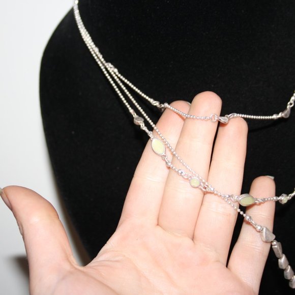 Beautiful silver and yellow layered necklace 18-21" - Picture 2 of 5